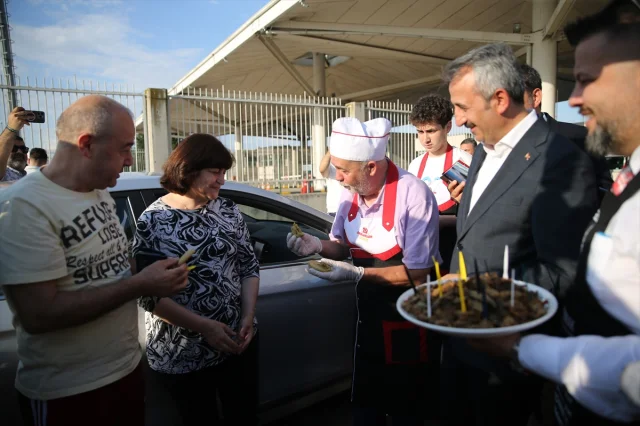 Kapıkule'de Gurbetçilere Renkli Karşılama