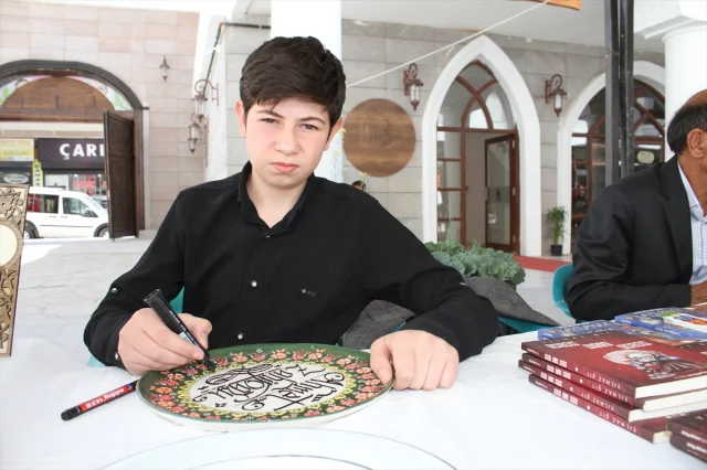 Genç Sanatçı Yusufcan Zahiroğlu Kaligrafi ile İz Bırakıyor
