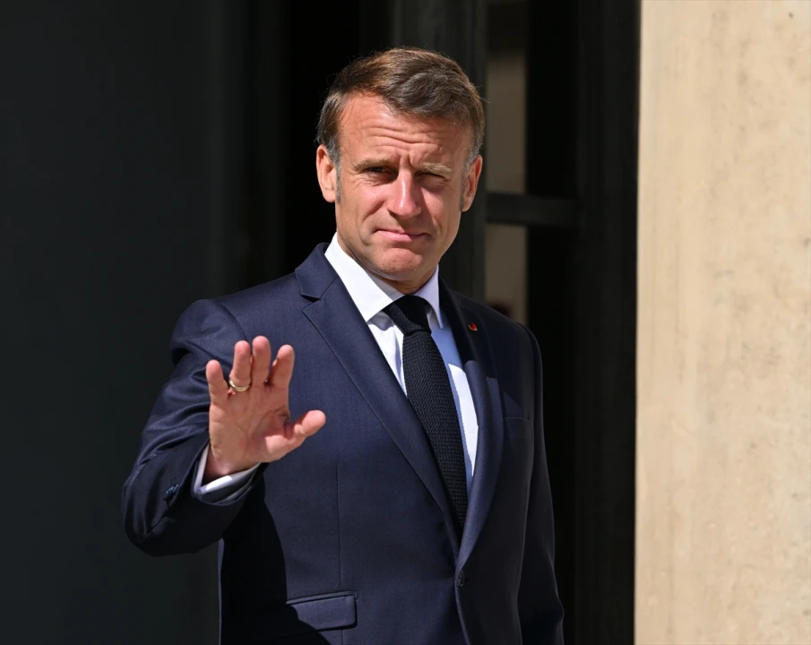 Macron ve Keller-Sutter Paris'te Avrupa Geleceğini Konuştu