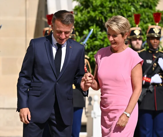 Macron ve Keller-Sutter Paris'te Avrupa Geleceğini Konuştu