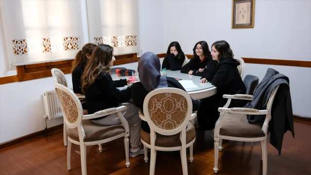 Türkiye Diyanet Vakfı'ndan Gençlere Ücretsiz Yaz Okulu Fırsatı