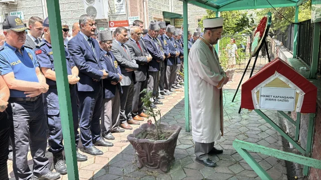 Karabük'te Kıbrıs Gazisi Hikmet Kapanşahin'e Duygusal Veda