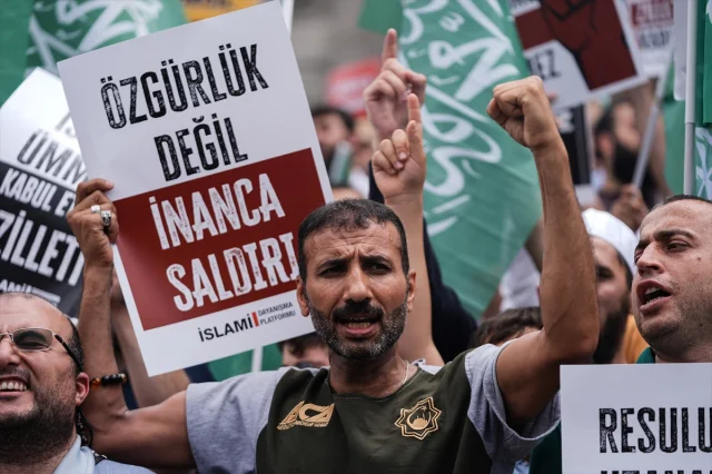 İstanbul'da Karikatür Yayınına Tepkiler Artıyor