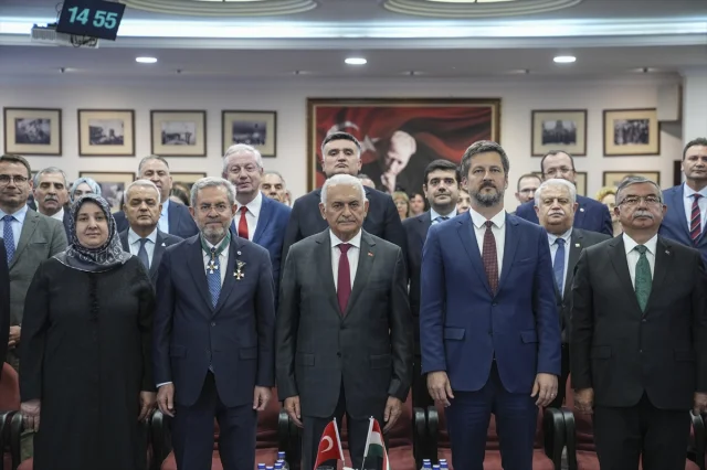 Rektör Ünüvar'a Macaristan'dan Önemli Şeref Madalyası