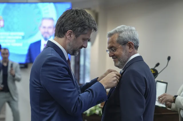 Rektör Ünüvar'a Macaristan'dan Önemli Şeref Madalyası