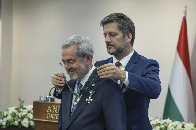 Rektör Ünüvar'a Macaristan'dan Önemli Şeref Madalyası