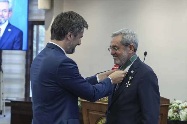 Rektör Ünüvar'a Macaristan'dan Önemli Şeref Madalyası