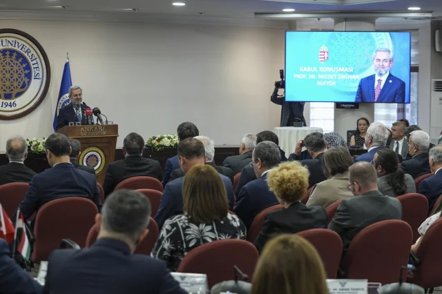 Rektör Ünüvar'a Macaristan'dan Önemli Şeref Madalyası