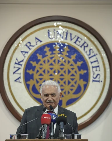 Rektör Ünüvar'a Macaristan'dan Önemli Şeref Madalyası