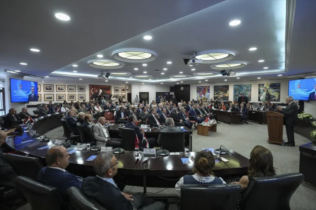 Rektör Ünüvar'a Macaristan'dan Önemli Şeref Madalyası