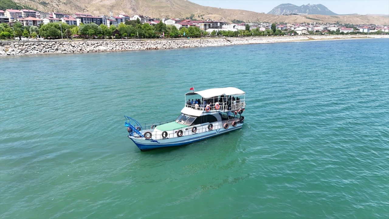 Tatvan'da Denizcilik ve Kabotaj Bayramı Coşkuyla Kutlandı