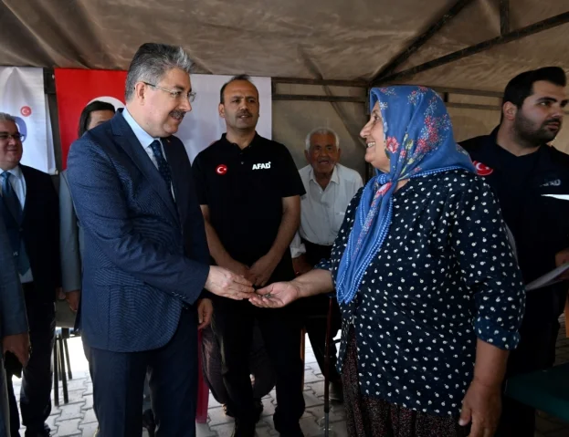 Osmaniye'de Depremzedeler için Yapılan Köy Evleri Teslim Edildi