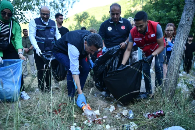 Munzur Vadisi'nde Sürdürülebilir Gelecek İçin Temizlik Seferberliği