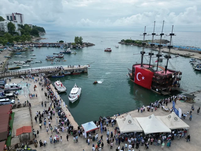 Akçakoca'da Coşkulu Denizcilik ve Kabotaj Bayramı Kutlaması