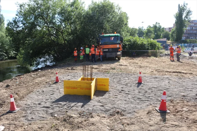 Mitroviça'da İbre Nehri Üzerine İki Yeni Köprü İnşaatı Başladı
