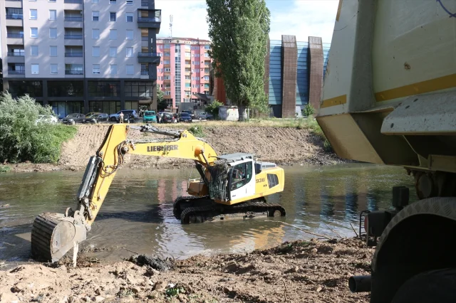 Mitroviça'da İbre Nehri Üzerine İki Yeni Köprü İnşaatı Başladı