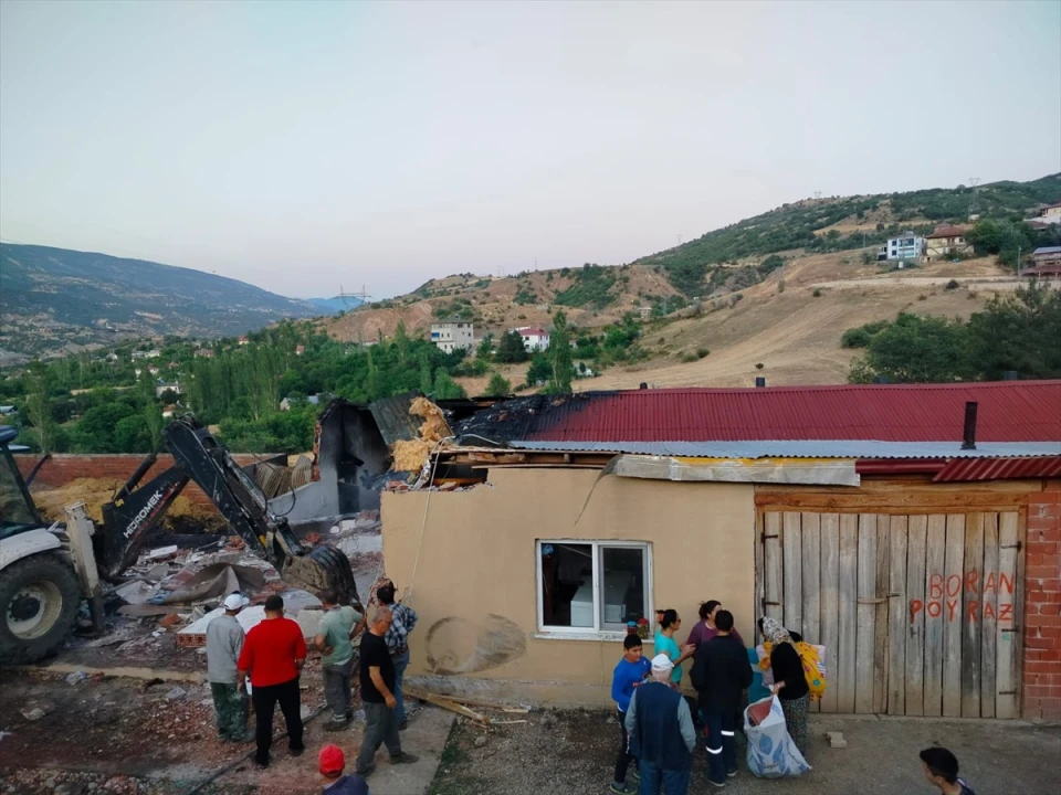 Sivas'ın Koyulhisar İlçesinde Kapsamlı Yangın