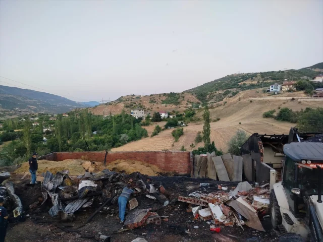 Sivas'ın Koyulhisar İlçesinde Kapsamlı Yangın