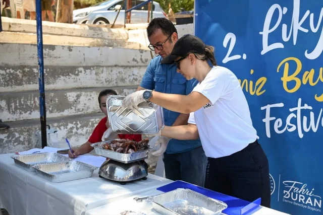 Antalya'da Denizlerin Koruyucu Kahramanları: Aslan Balığı Avlama Yarışması