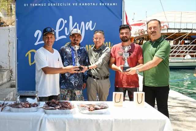 Antalya'da Denizlerin Koruyucu Kahramanları: Aslan Balığı Avlama Yarışması