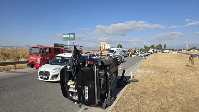 Amasya'da Trafik Kazası: Hafif Ticari Araç ve Traktör Çarpış...