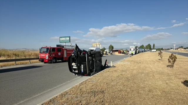 Amasya'da Trafik Kazası: Hafif Ticari Araç ve Traktör Çarpıştı