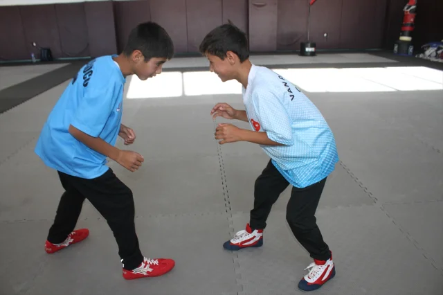 Vanlı Genç Güreşçi Emrullah Yabaş Milli Takıma Yükseldi