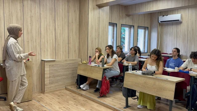 İstanbul'da Yaz Dönemi Eğitimleri: DYK ve Yaz Okulları Başla...