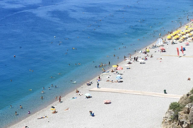 Antalya Sahillerinde Sıcak Hava Yoğunluğu