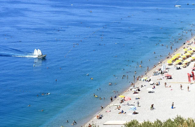 Antalya Sahillerinde Sıcak Hava Yoğunluğu