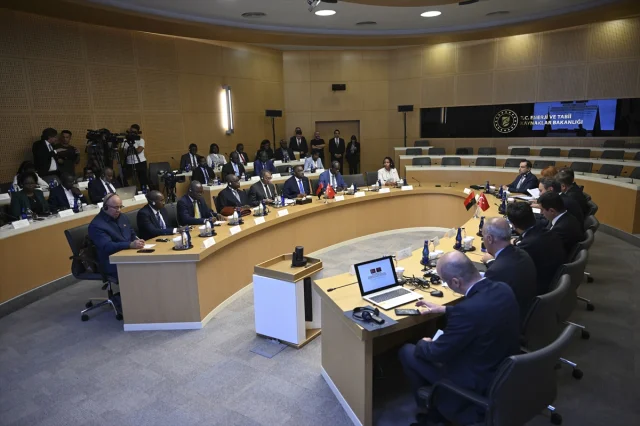 Türkiye ile Angola Arasında Ticaret Hedefi Büyüyor