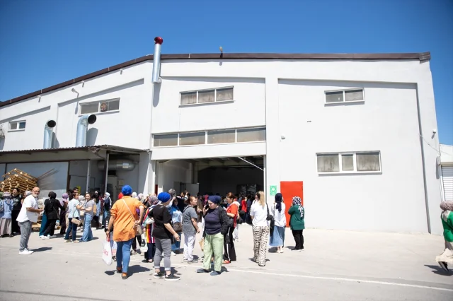 Sakarya'da Asma Tavan Çökmesi: İş Yerinde 3 Kişi Yaralandı