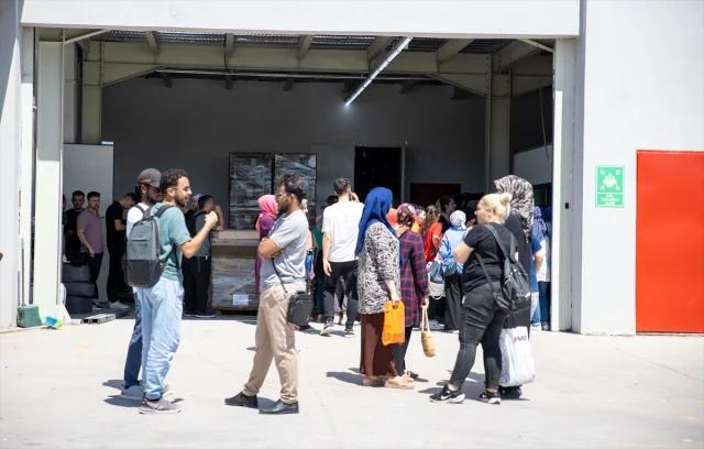 Sakarya'da Asma Tavan Çökmesi: İş Yerinde 3 Kişi Yaralandı