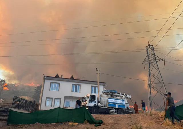 Kocaeli'nin Yeşil Alanları Tehlikede: Orman Yangınıyla Mücadele Devam Ediyor