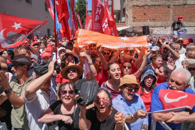 Özgür Özel'den İzmir'deki Yolsuzluk Soruşturmasına Keskin Tepki