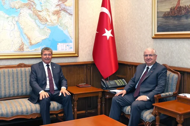 Milli Savunma Bakanı Güler'in KKTC Başbakanı Üstel ile Anlamlı Buluşması