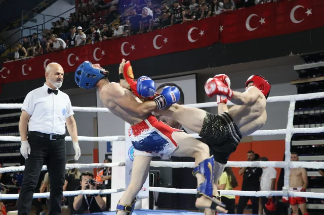 Türkiye Kick Boks Şampiyonası İzmir'de Başladı: Binlerce Spo...