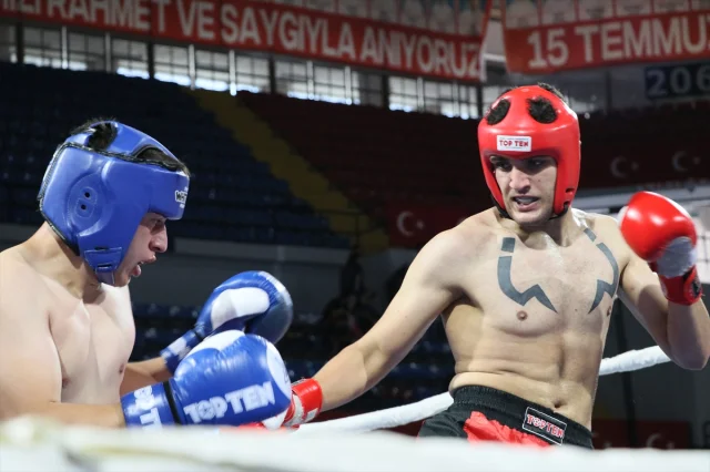Türkiye Kick Boks Şampiyonası İzmir'de Başladı: Binlerce Sporcu Mücadele Ediyor