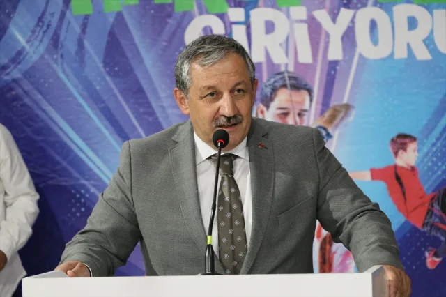 Türkiye Kick Boks Şampiyonası İzmir'de Başladı: Binlerce Sporcu Mücadele Ediyor