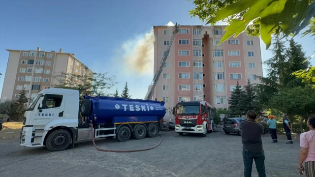 Tekirdağ'da Çatıda Patlak Veren Yangın Kontrol Altına Alındı