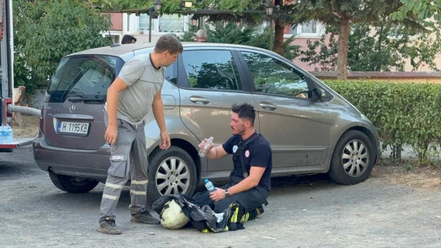 Tekirdağ'da Çatıda Patlak Veren Yangın Kontrol Altına Alındı
