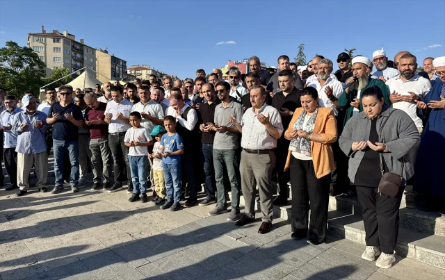 Kayseri ve Kırşehir'de Karikatür Provokasyonuna Tepkiler Yükseliyor