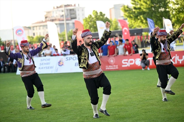 Kayseri ve Kırşehir'de Spor Seferberliği: GSB Spor Okulları Coşkuyla Açıldı