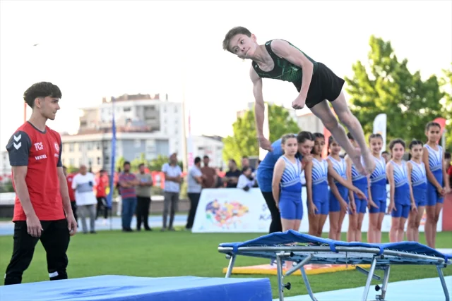 Kayseri ve Kırşehir'de Spor Seferberliği: GSB Spor Okulları Coşkuyla Açıldı