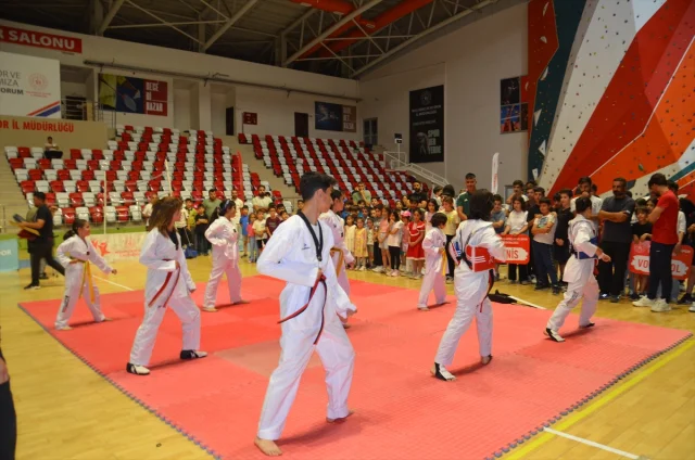 Muş ve Bitlis'te Gençlik Spor Okulları Coşkuyla Açıldı