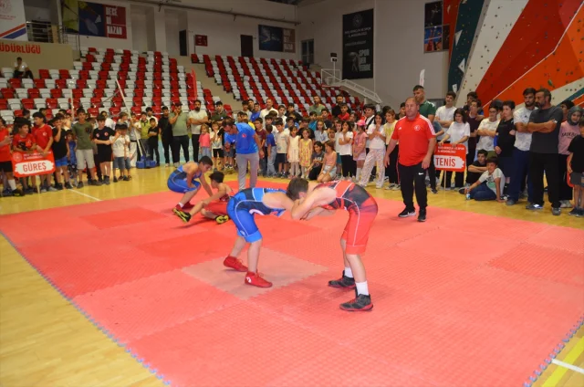 Muş ve Bitlis'te Gençlik Spor Okulları Coşkuyla Açıldı