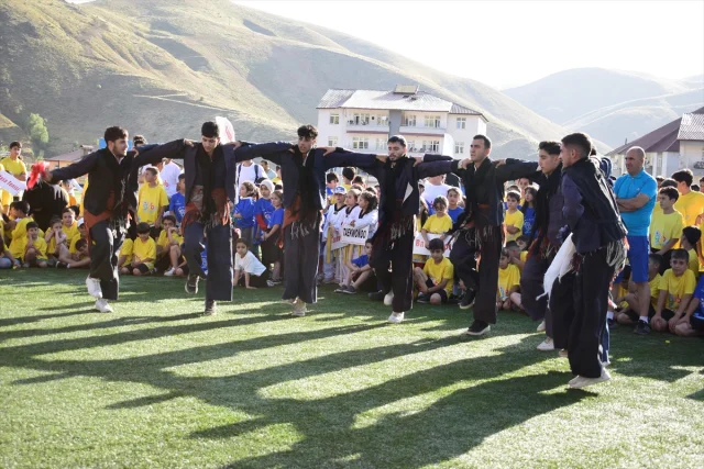 Muş ve Bitlis'te Gençlik Spor Okulları Coşkuyla Açıldı