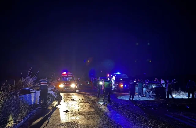 Balıkesir'de Zincirleme Kaza Panik Yarattı: 9 Yaralı