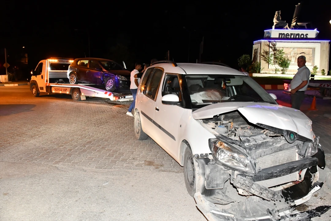 Adıyaman'da Trafik Kazası: İki Araç Çarpıştı, Dört Yaralı Var
