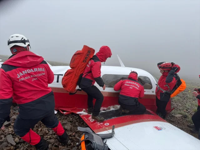 Kaçkar Dağları'ndaki Uçak Kazası: Kurtarma Çalışmaları ve Güncel Durum